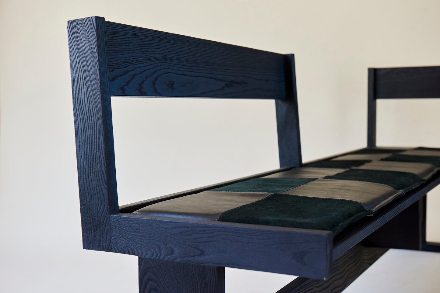 K E E V A | Bench