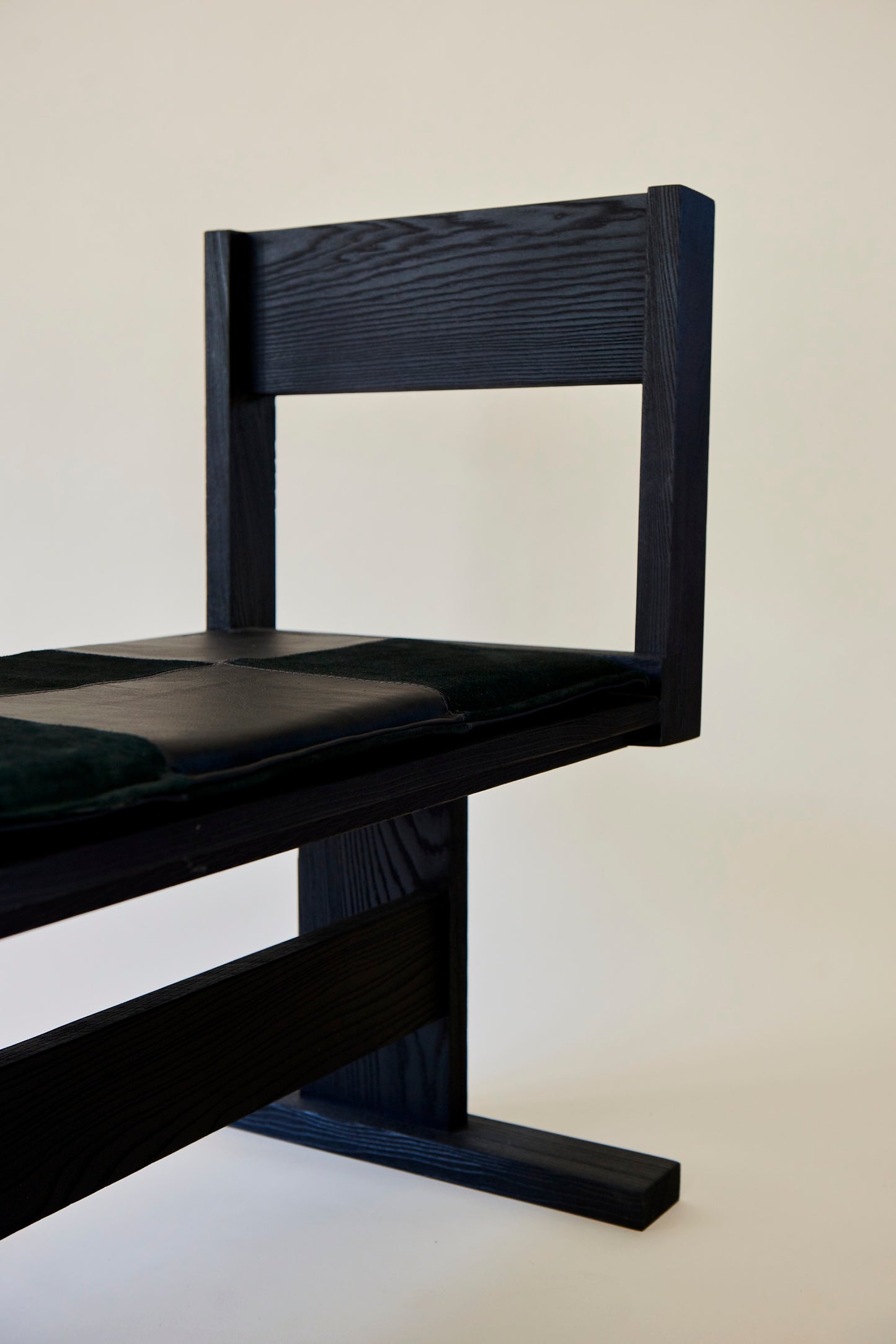 K E E V A | Bench