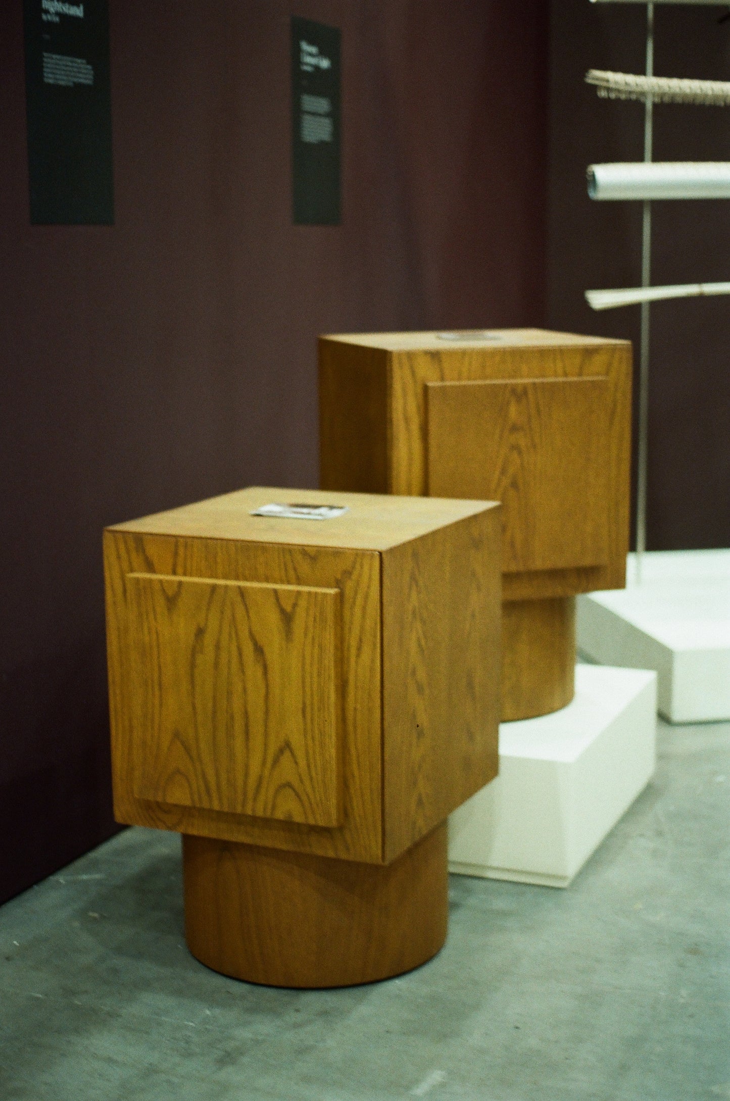 K I K I | Solid Oak Nightstand